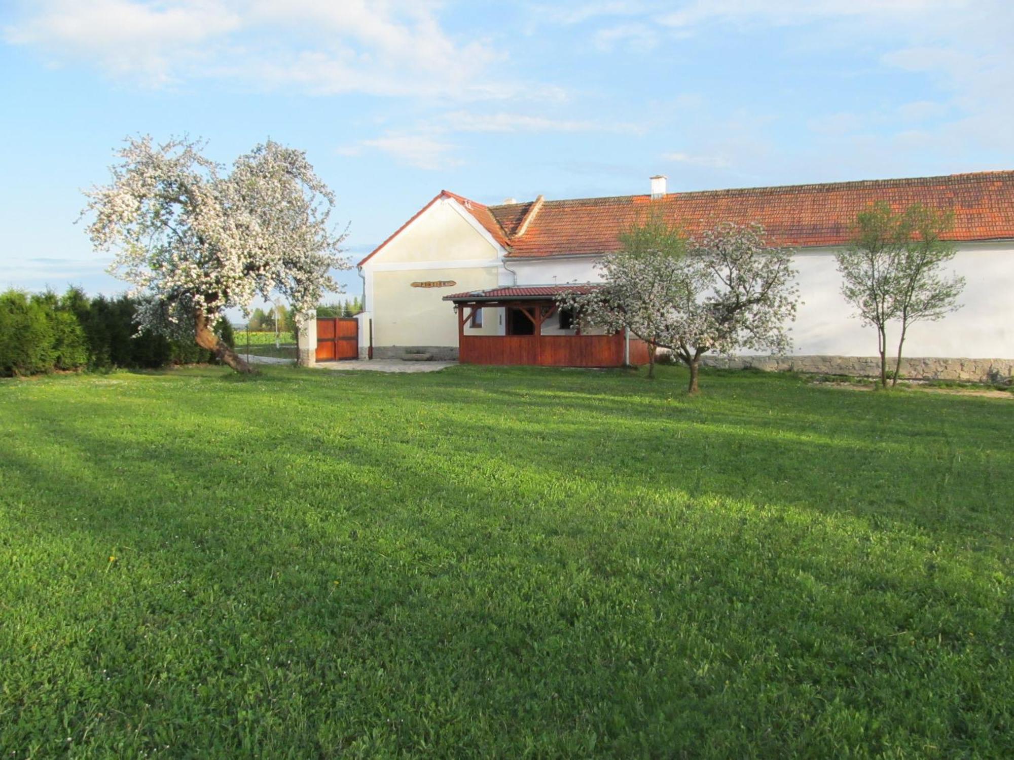 Pension Otevek Trhové Sviny Exterior photo